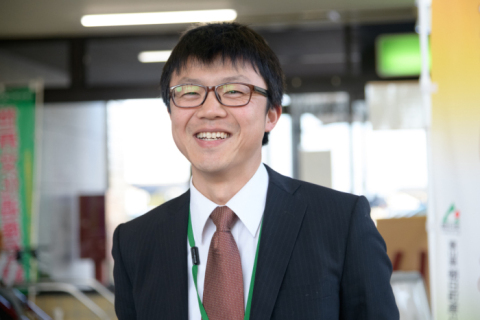 移住定住相談員の善田さんの笑顔の写真