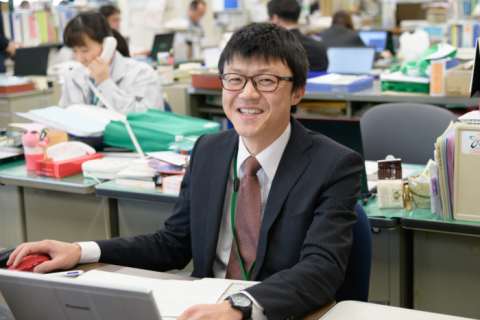 移住定住相談員の善田さんの仕事風景