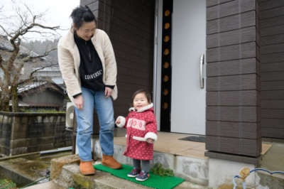 勝田さんの奥様と子どもの写真