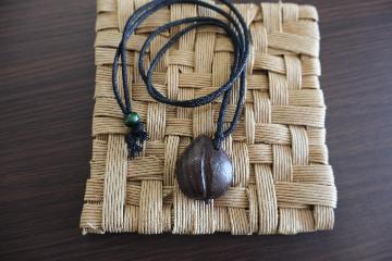 クルミのペンダント